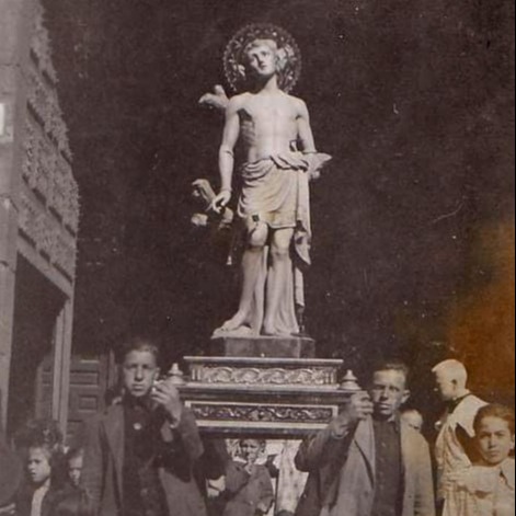 San Sebastián, mozo y galán, saca las niñas a pasear